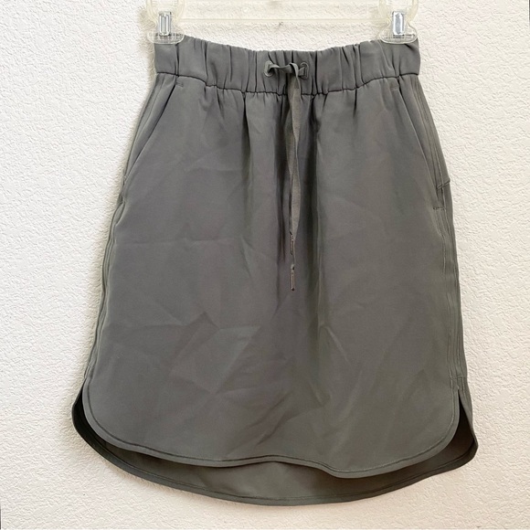 LULULEMON Athletica Gray Sage On The Fly Skirt Size 4 - Picture 4 of 16